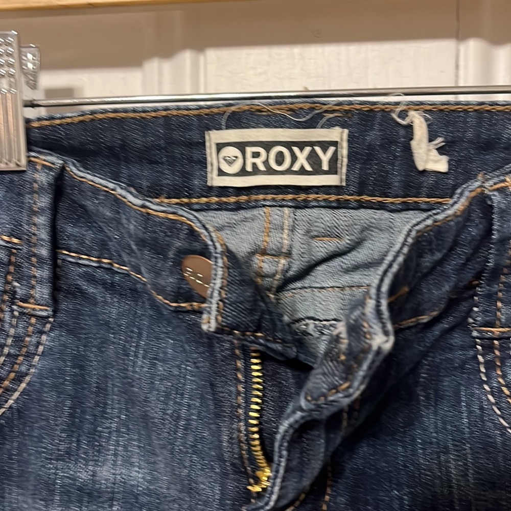 Roxy denim flared leg was really cute details on the pockets and stitching. - Picture 6 of 6
